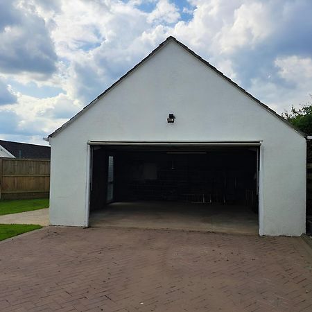 Beautiful 5 Bedroom Bungalow, Sleeps 7, In Calne Exterior photo